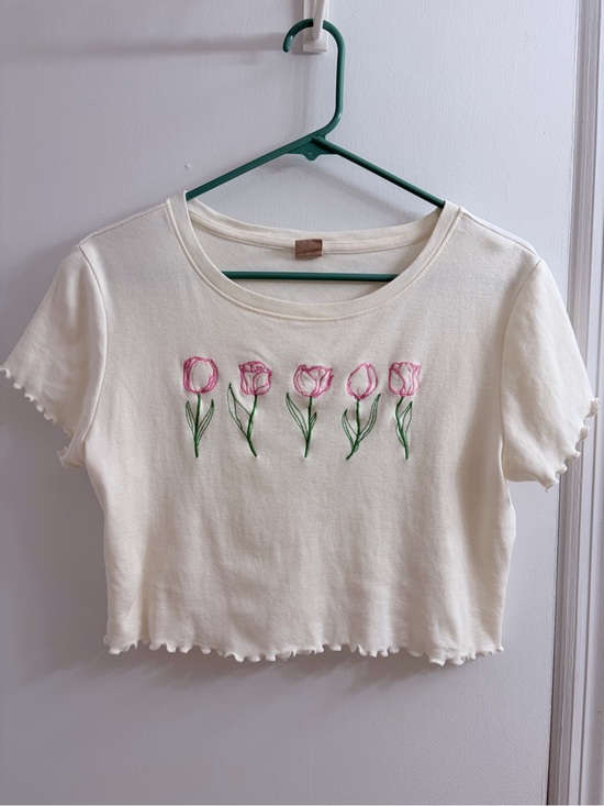 Messy Bun Just Chillin Tops - Cream Cropped Tee with Pink Tulip Embroidery - Brand Unspecified